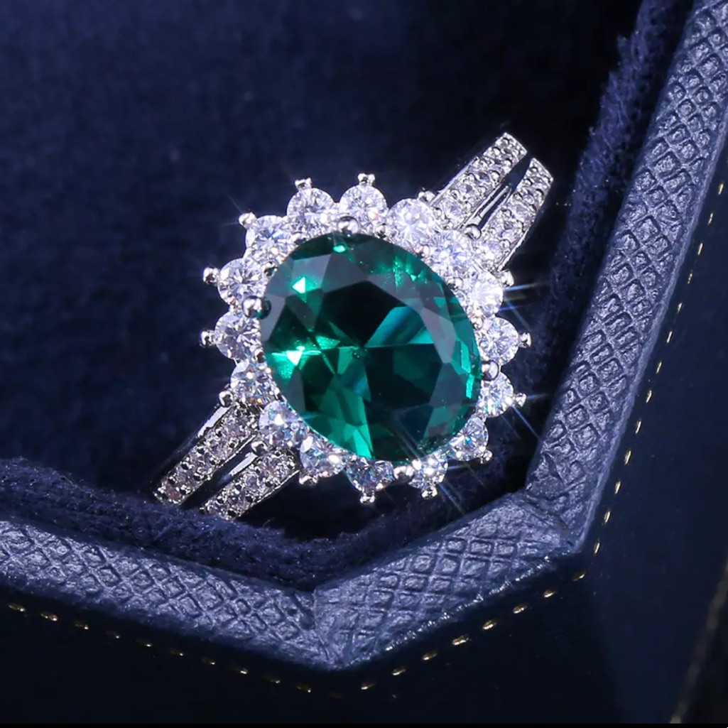 Simulated Emerald Ring In 925 Silver Setting 65$
